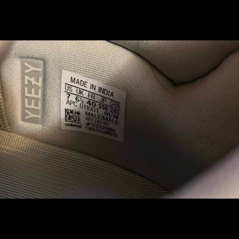 Yeezy boost 700 'Salt' - Picture 2 of 3